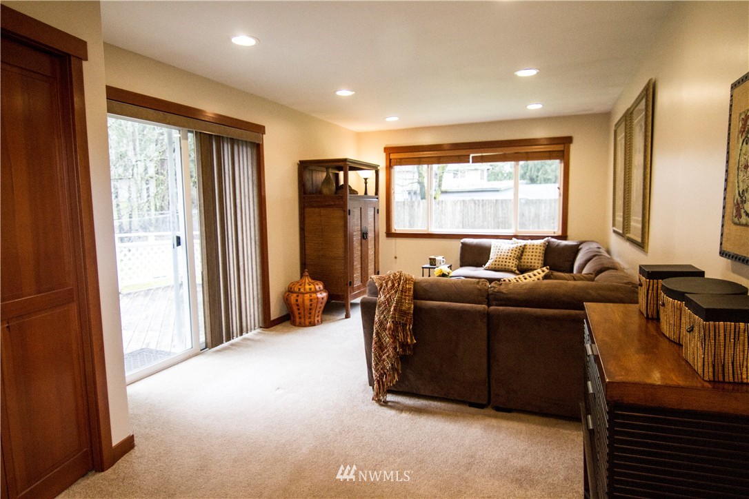 14251 147th Place Southeast Renton, WA 98059 - Photo 4 of 23 Gallery Image 4