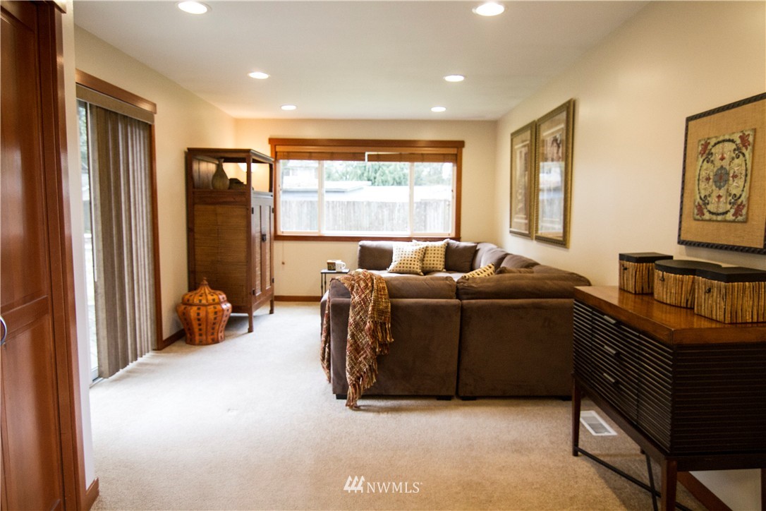 14251 147th Place Southeast Renton, WA 98059 - Photo 5 of 23 Gallery Image 5