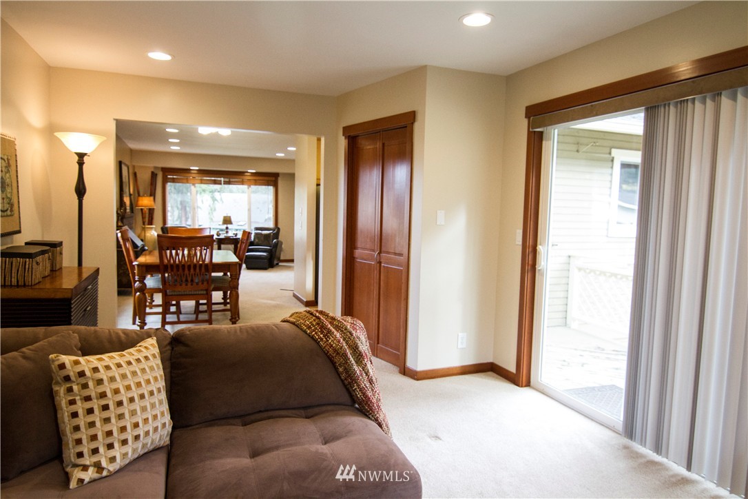 14251 147th Place Southeast Renton, WA 98059 - Photo 6 of 23 Gallery Image 6
