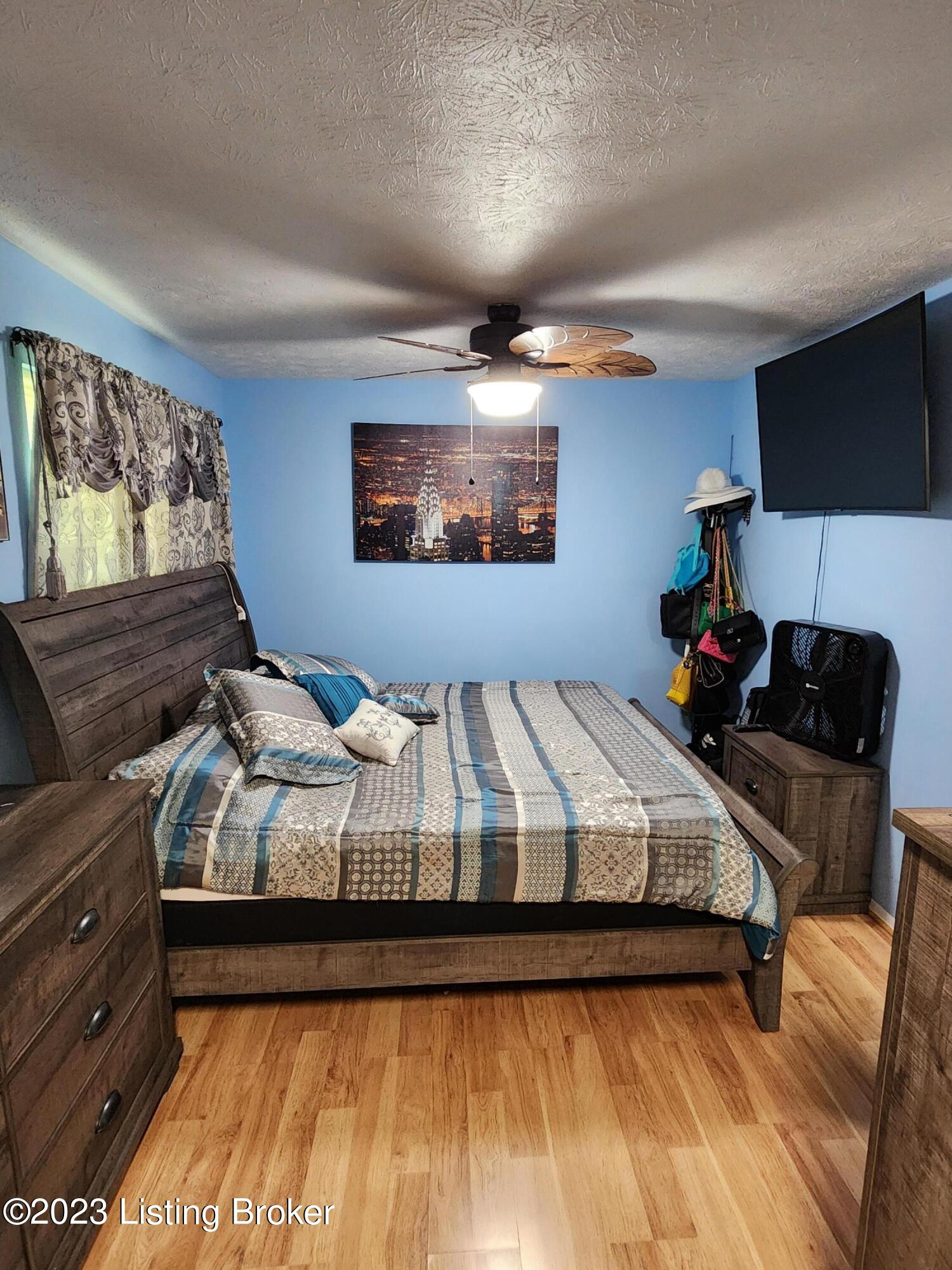 280 East Blue Jay Road Louisville, KY 40229 - Photo 20 of 30 20230505_181822