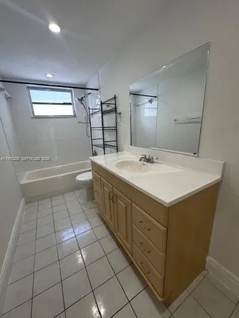 $2,200 | 9373 Fontainebleau Boulevard, Unit K217, Miami, FL 33172