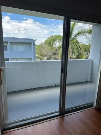 $2,200 | 9373 Fontainebleau Boulevard, Unit K217, Miami, FL 33172