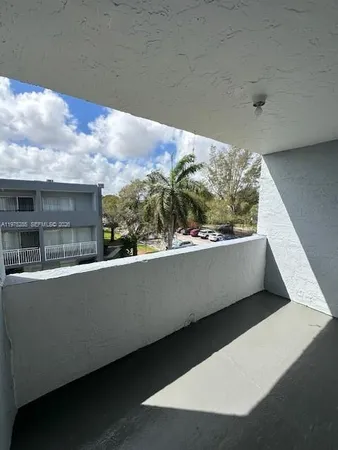 $2,200 | 9373 Fontainebleau Boulevard, Unit K217, Miami, FL 33172