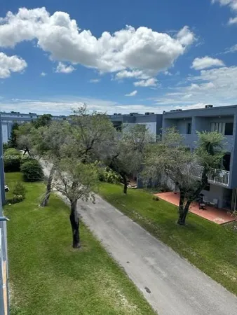 $2,200 | 9373 Fontainebleau Boulevard, Unit K217, Miami, FL 33172