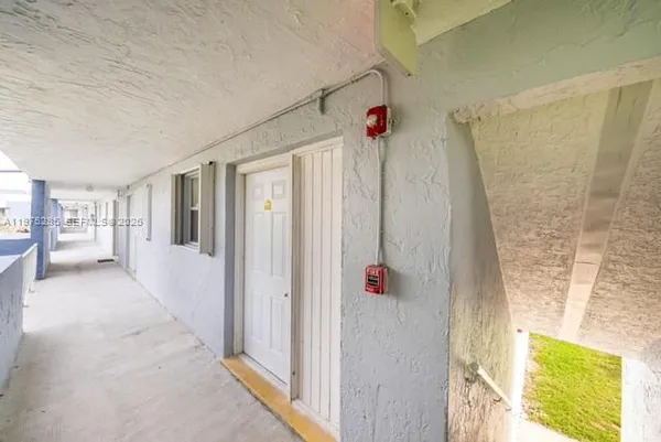 $2,200 | 9373 Fontainebleau Boulevard, Unit K217, Miami, FL 33172