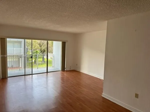 $2,200 | 9373 Fontainebleau Boulevard, Unit K217, Miami, FL 33172