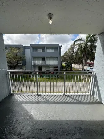$2,200 | 9373 Fontainebleau Boulevard, Unit K217, Miami, FL 33172