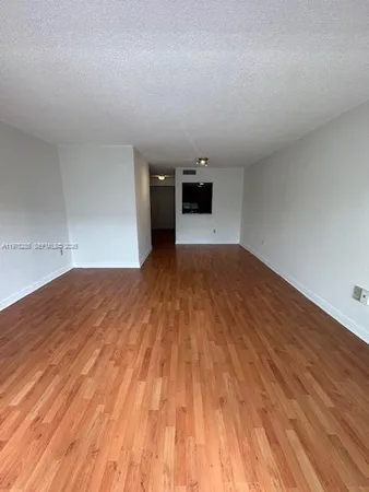 $2,200 | 9373 Fontainebleau Boulevard, Unit K217, Miami, FL 33172