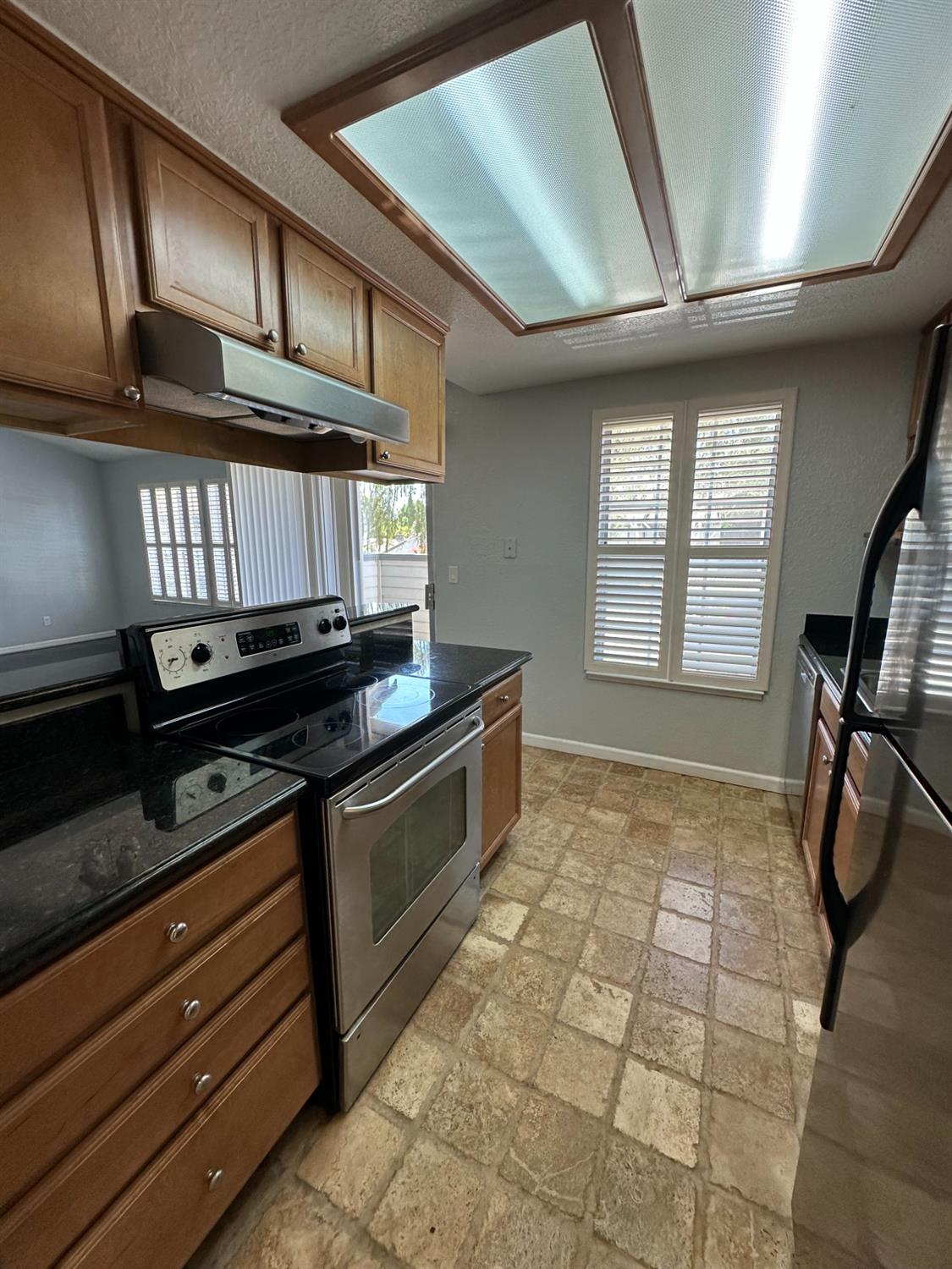 3925 Dale Road, Unit G Modesto, CA 95356 - Photo 3 of 25 Gallery Image 3