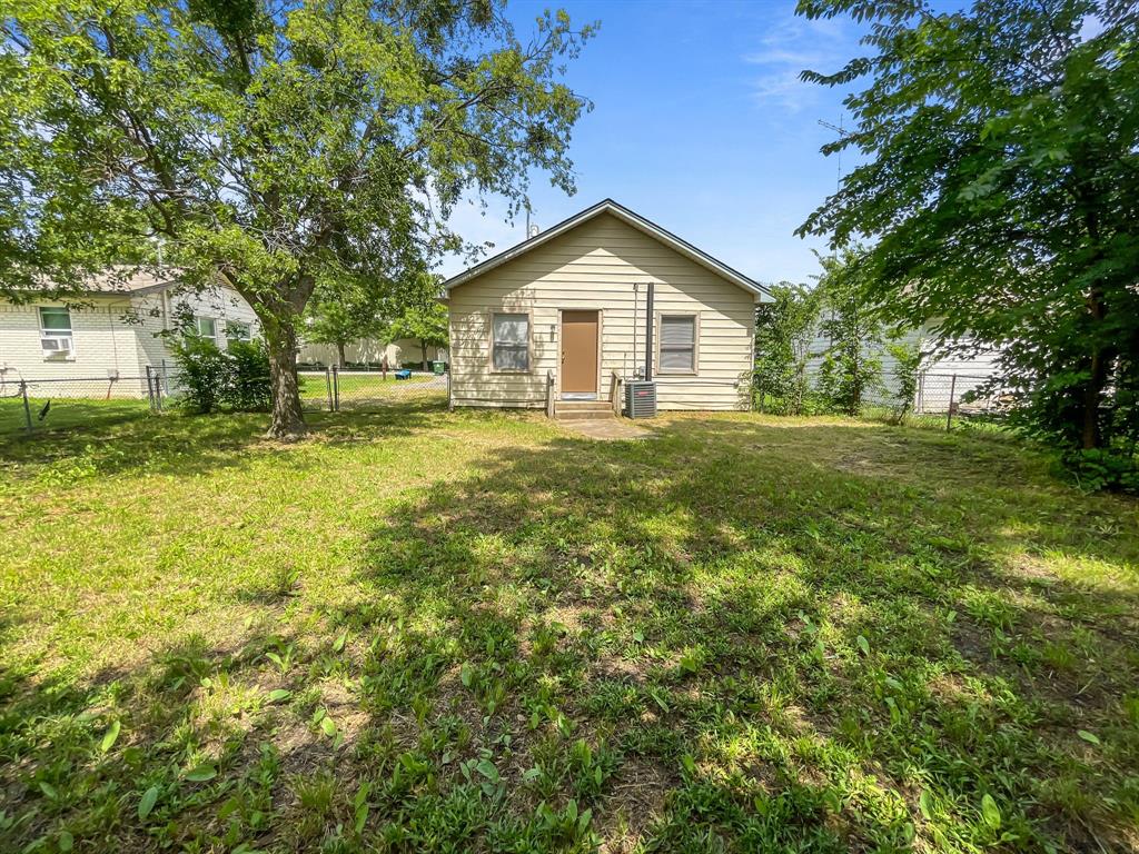 109 South 5th Street Sanger, TX 76266 - Photo 2 of 14 a view of a house with a yard
