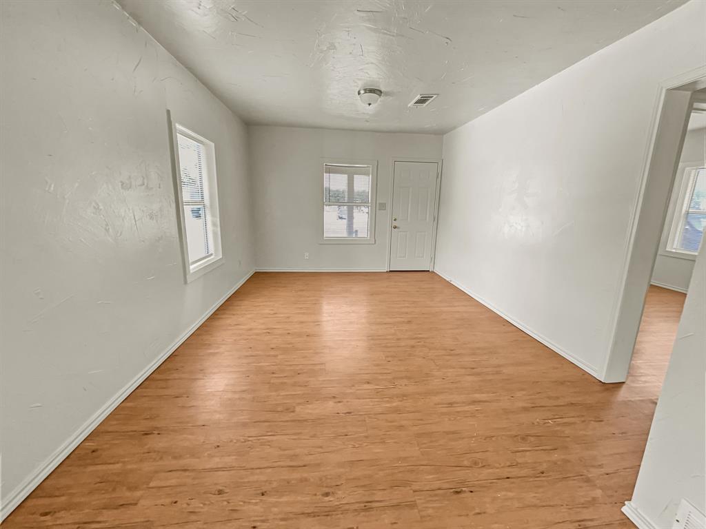 109 South 5th Street Sanger, TX 76266 - Photo 3 of 15