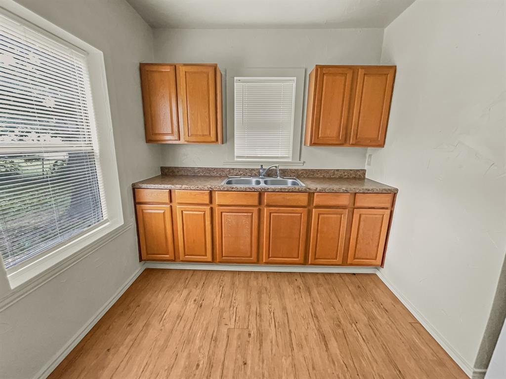 109 South 5th Street Sanger, TX 76266 - Photo 4 of 15