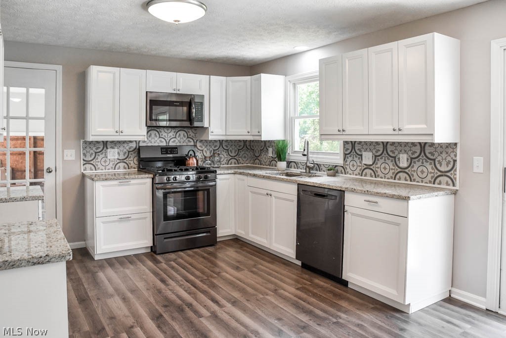 4899 Hattrick Road Ravenna, OH 44266 - Photo 5 of 20 The kitchen has tile backsplash.