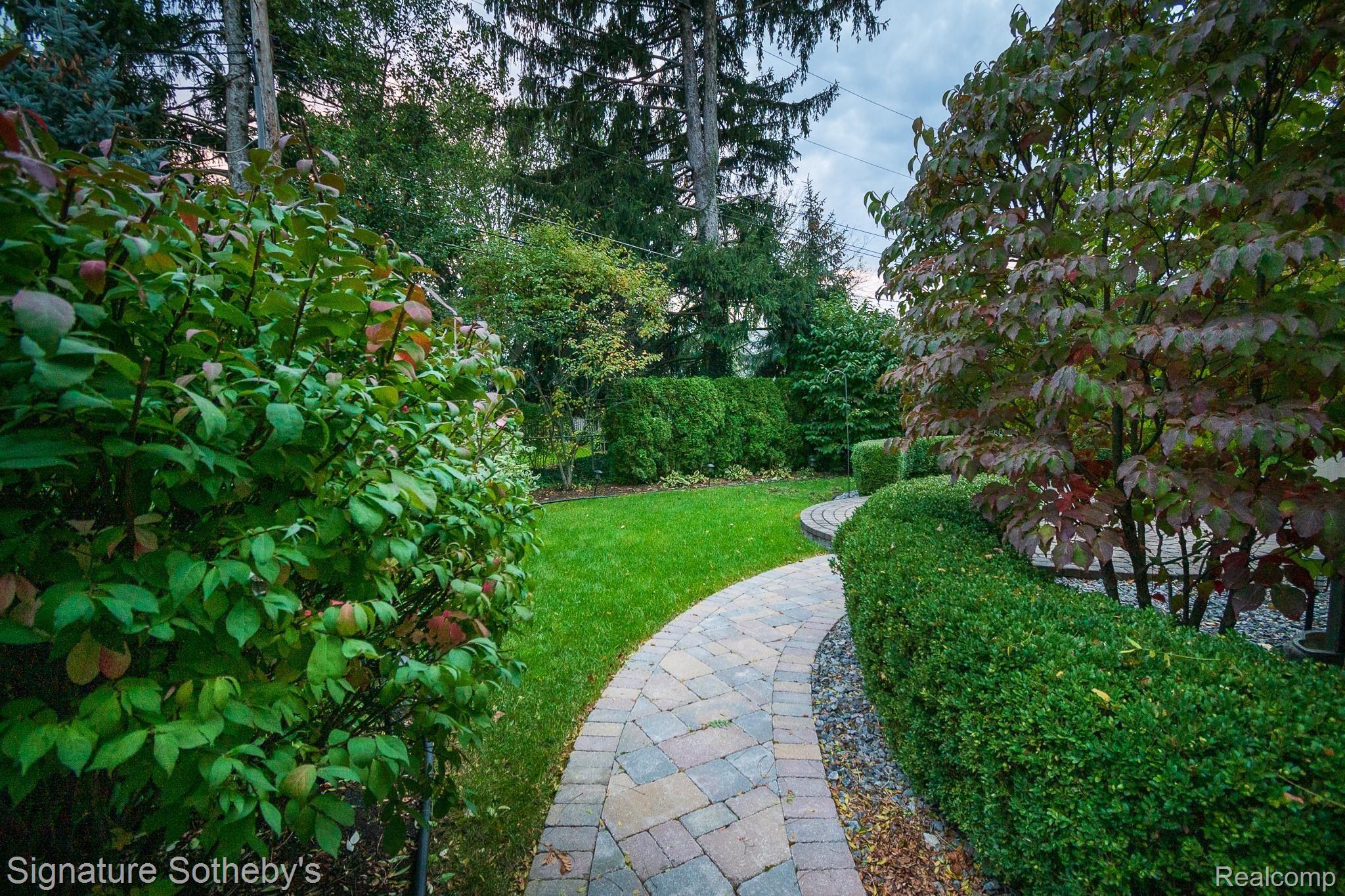 577 Thorntree Road Grosse Pointe, MI 48236 - Photo 39 of 40 DSC_0732.jpg