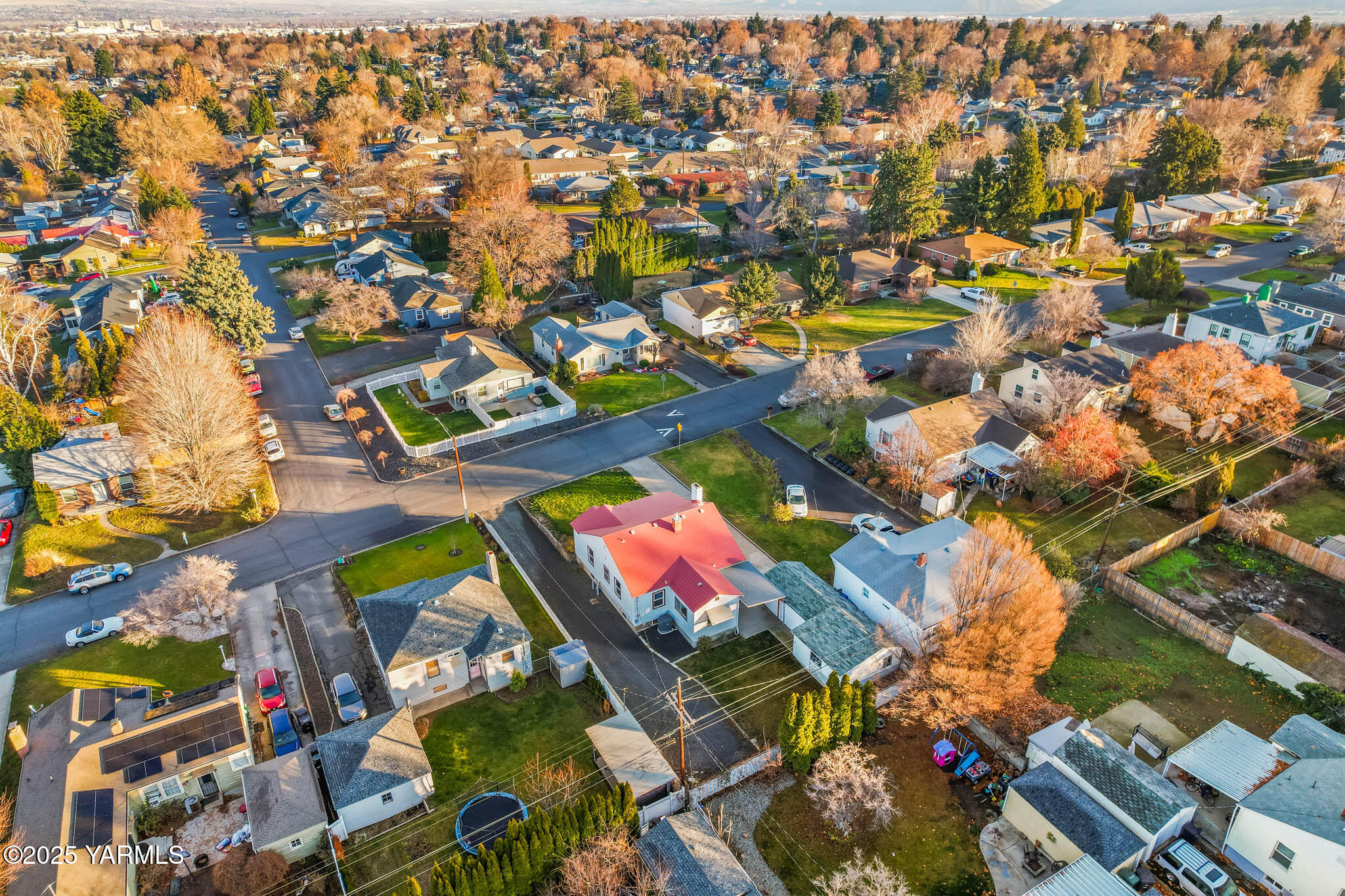 304 North 35th Avenue Yakima, WA 98902 - Photo 19 of 31 an aerial view of residential houses with outdoor space