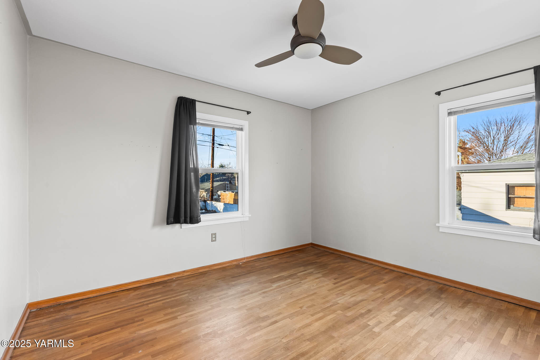304 North 35th Avenue Yakima, WA 98902 - Photo 23 of 31 10. Bedroom