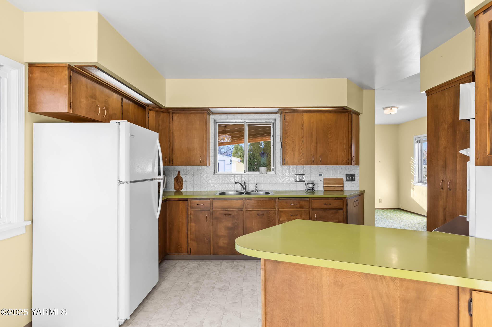 304 North 35th Avenue Yakima, WA 98902 - Photo 25 of 31 a kitchen with stainless steel appliances granite countertop a refrigerator and a sink