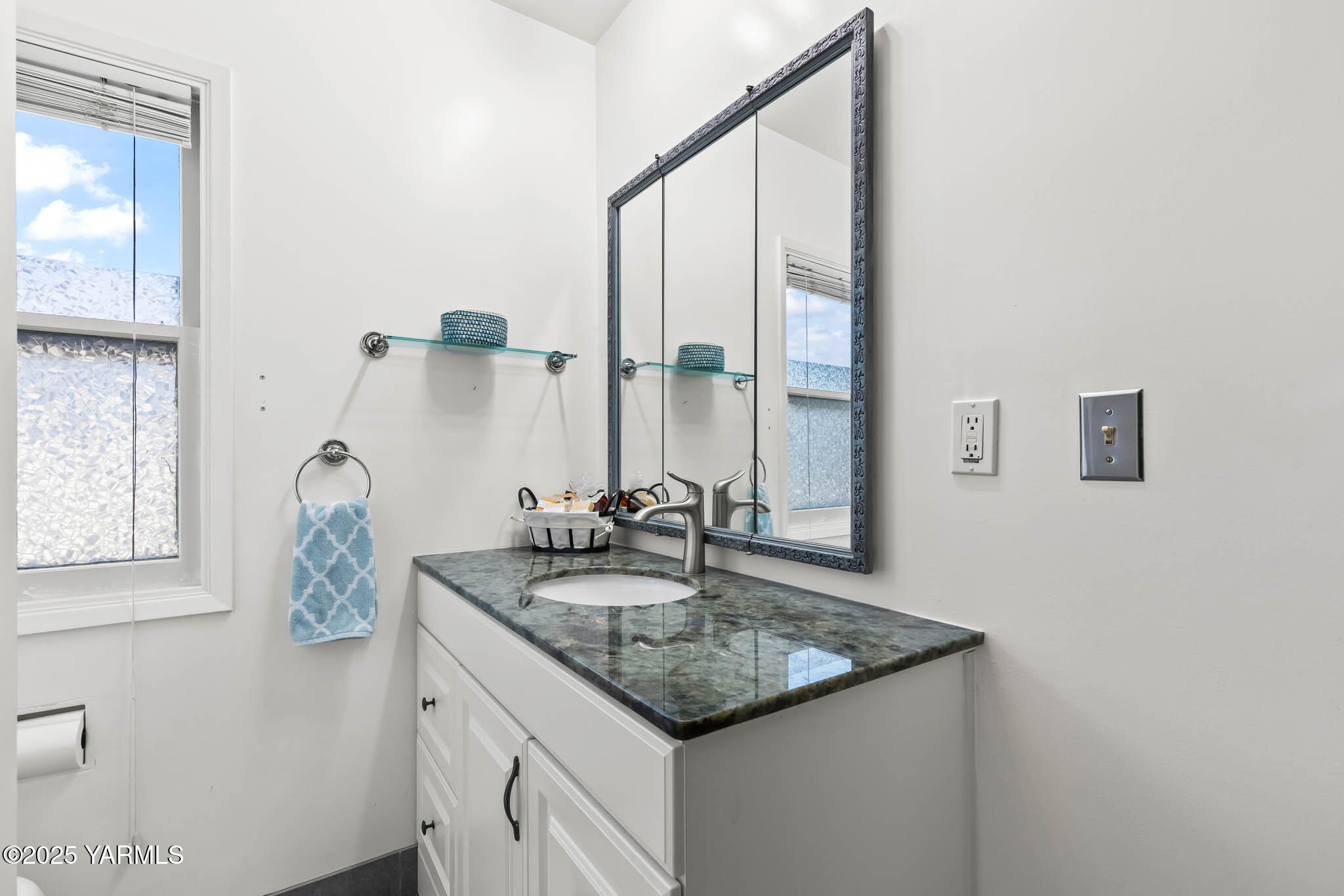 304 North 35th Avenue Yakima, WA 98902 - Photo 25 of 31 12. Bathroom Vanity