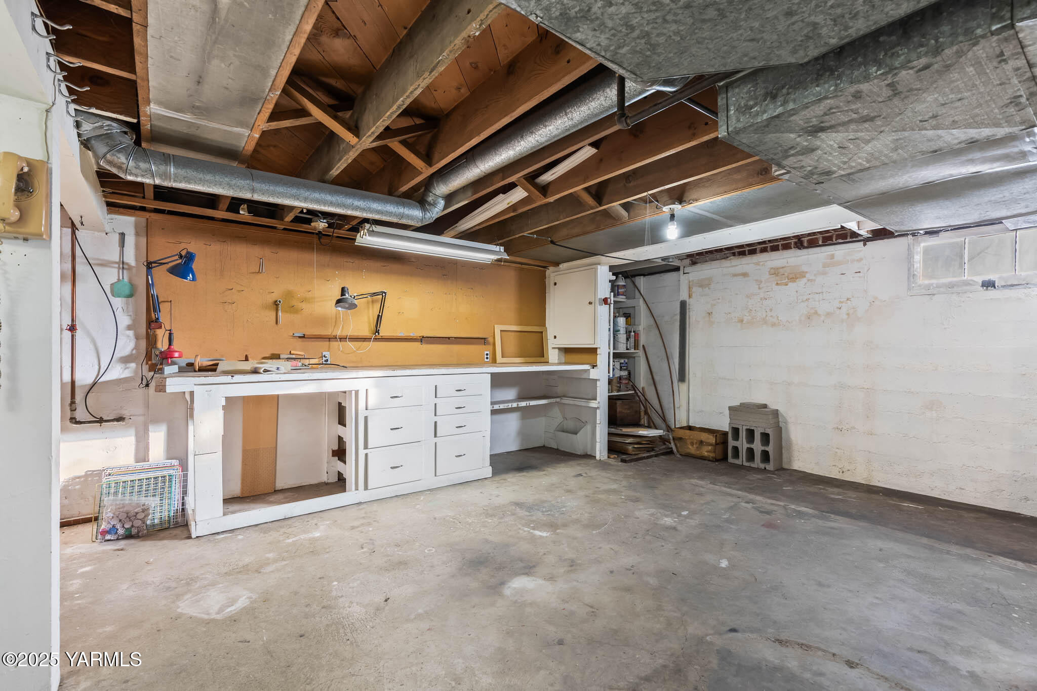 304 North 35th Avenue Yakima, WA 98902 - Photo 26 of 31 13. build in workbench