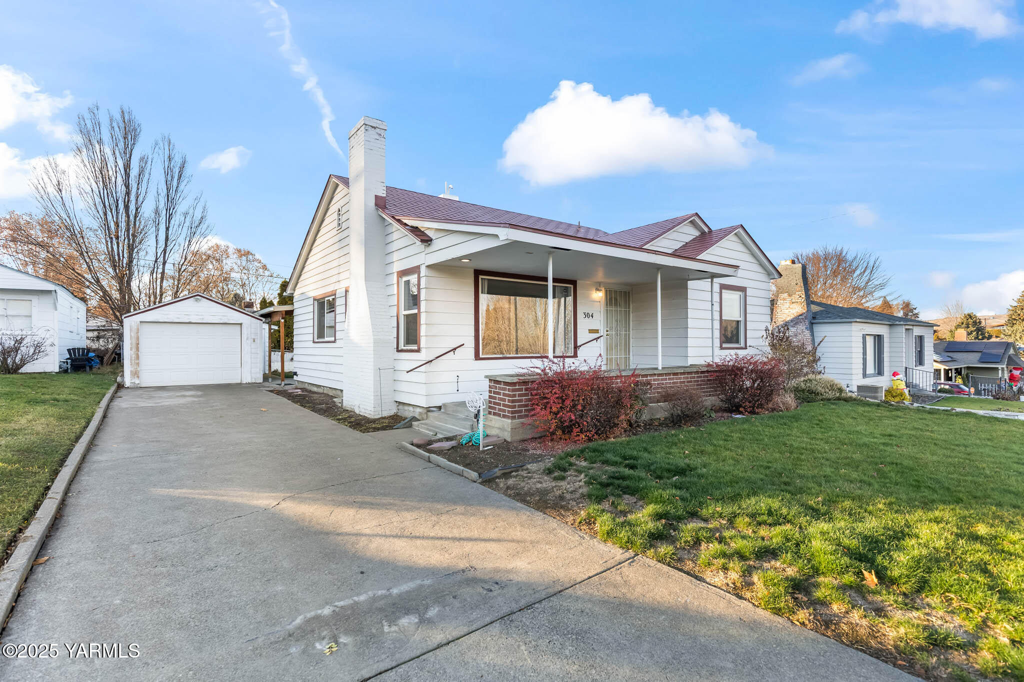 304 North 35th Avenue Yakima, WA 98902 - Photo 29 of 31 a view of a yard in front of house