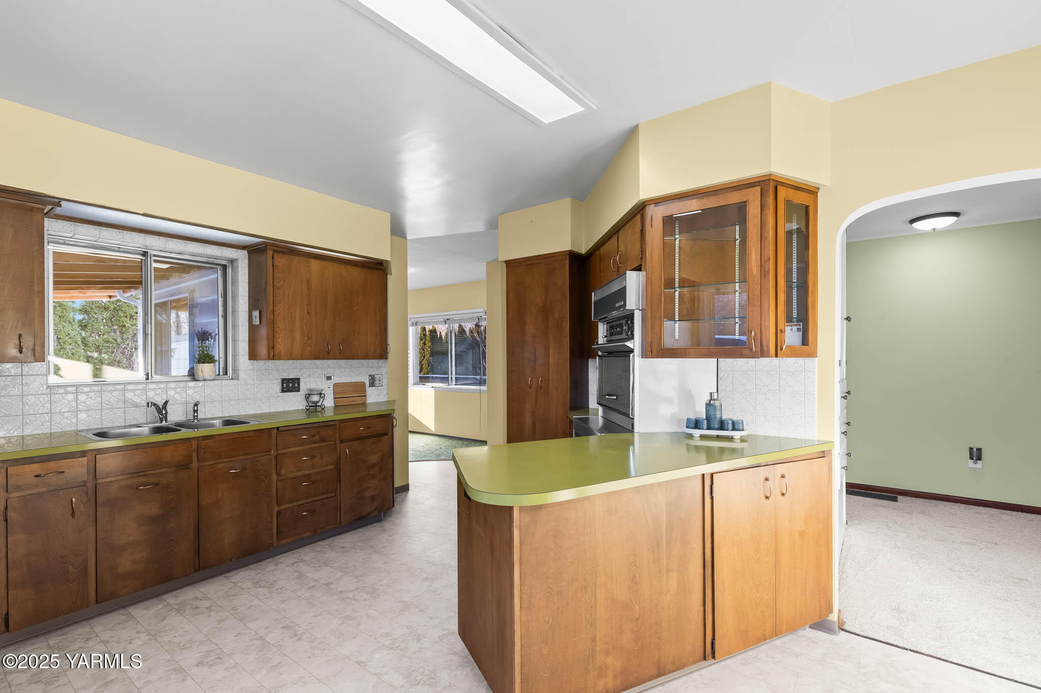 304 North 35th Avenue Yakima, WA 98902 - Photo 5 of 31 6. Kitchen