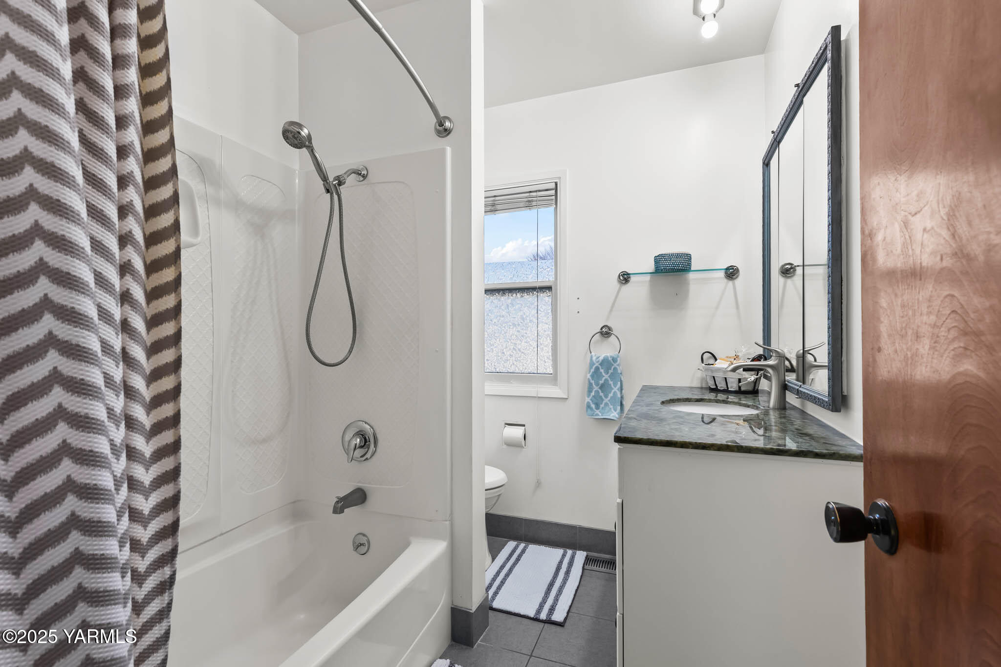 304 North 35th Avenue Yakima, WA 98902 - Photo 5 of 31 11. Bathroom