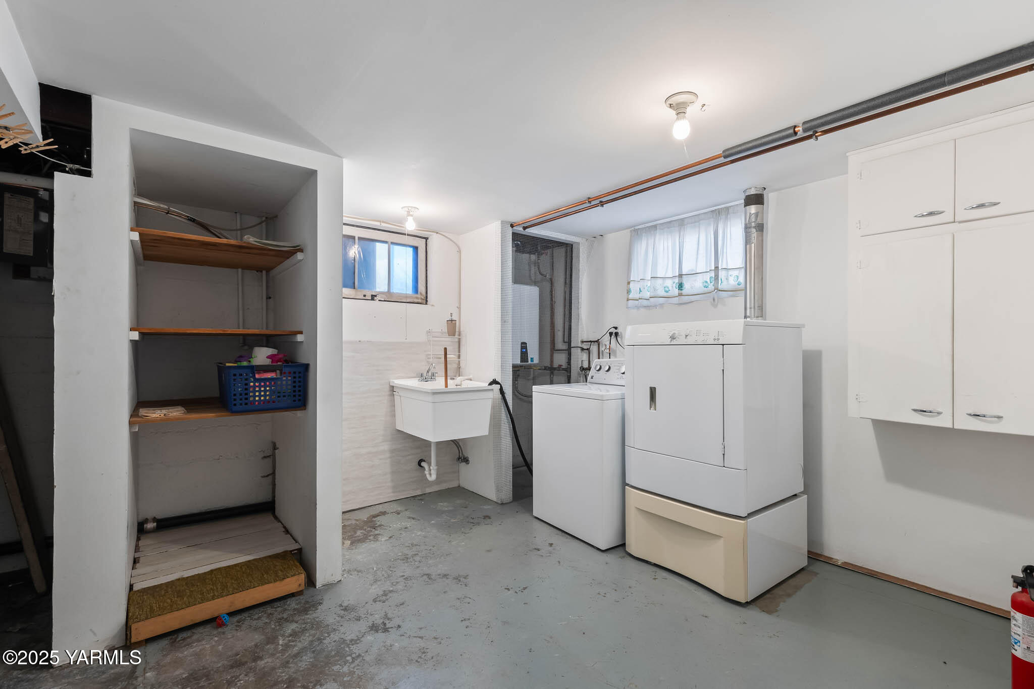 304 North 35th Avenue Yakima, WA 98902 - Photo 8 of 31 15. Laundry Area