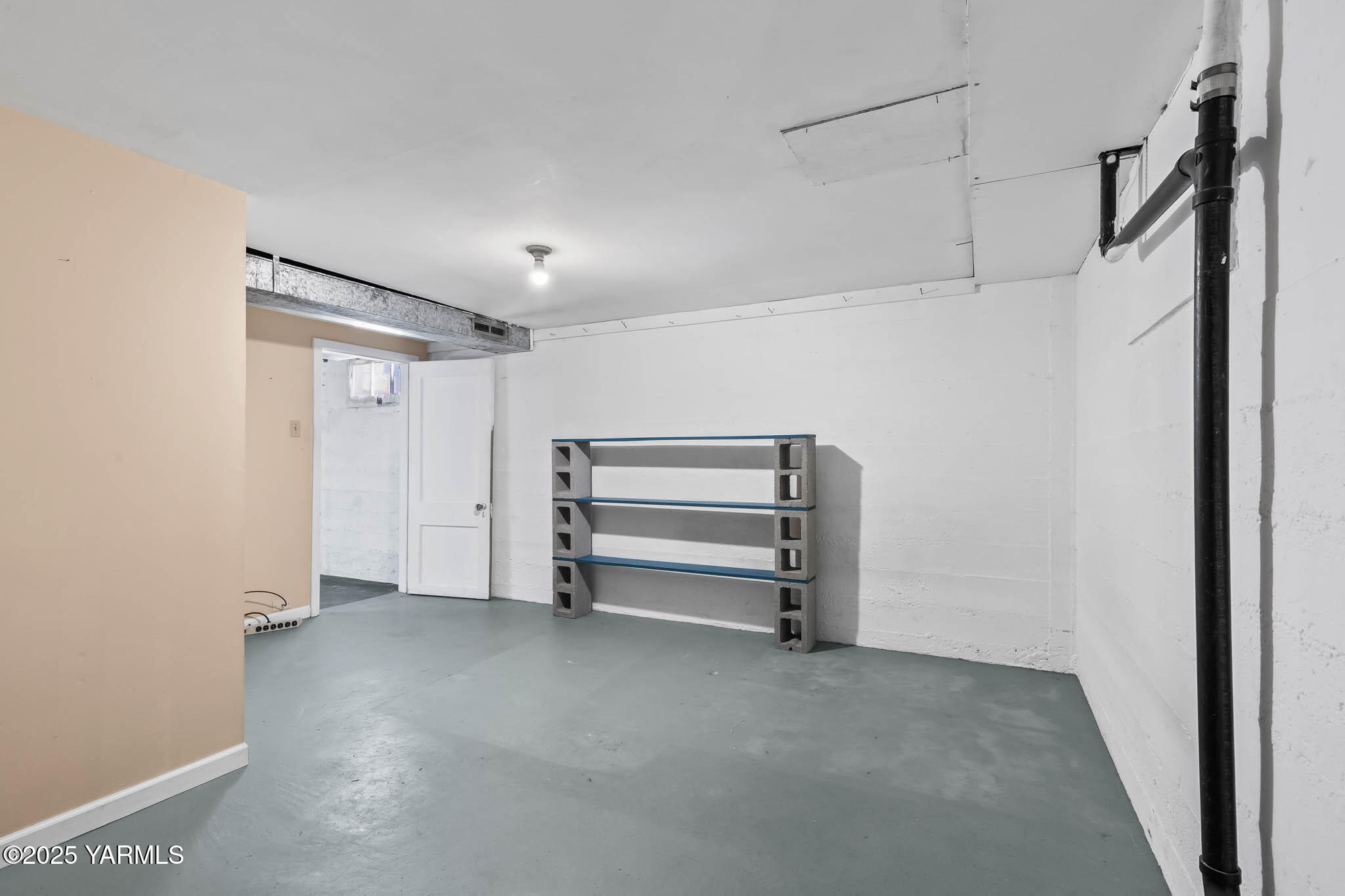 304 North 35th Avenue Yakima, WA 98902 - Photo 9 of 31 18. Basement