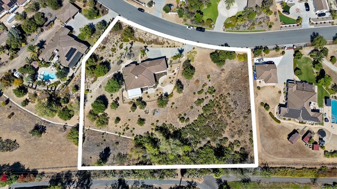 3927 Limber Pine Road Fallbrook, CA 92028 - Photo 5 of 59