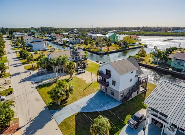 a view of a dry yard