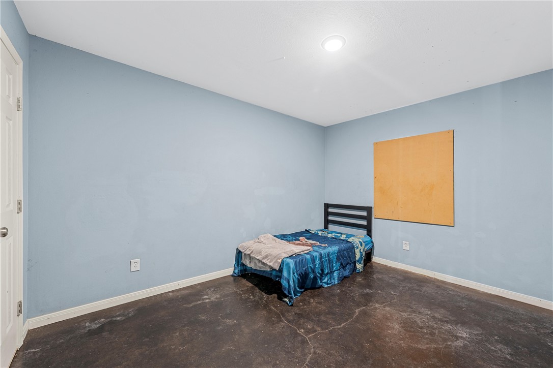 306 Randy Drive Woodway, TX 76712 - Photo 12 of 26 a room with a bed and a window