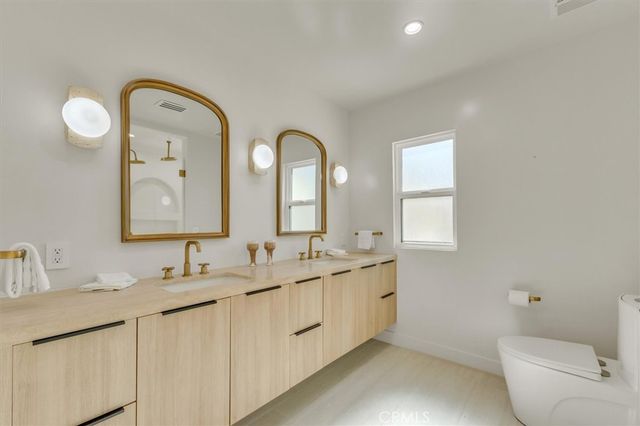 a view of a back yard of the house