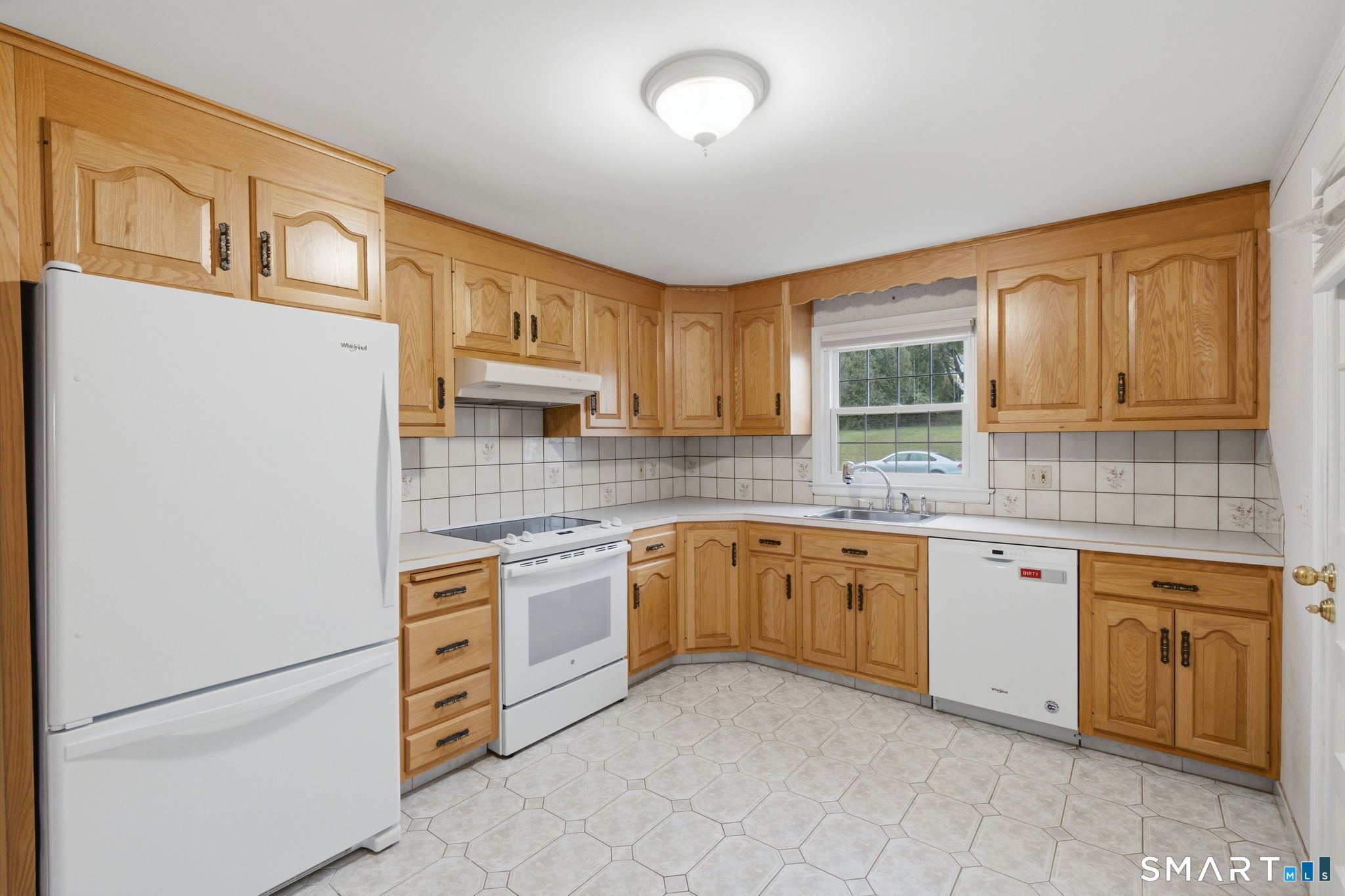 108 Jameswell Road Wethersfield, CT 06109 - Photo 9 of 35 Gallery Image 9