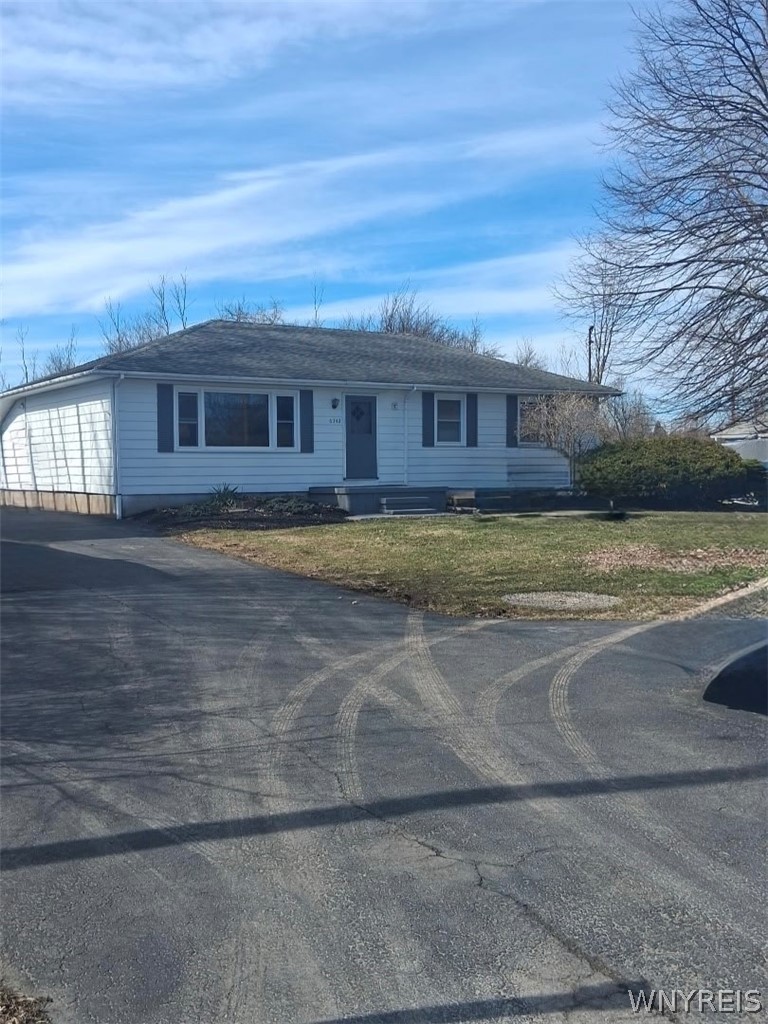 6342 Campbell Boulevard Pendleton, NY 14094 - Photo 1 of 10