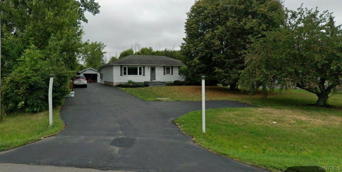 6342 Campbell Boulevard Pendleton, NY 14094 - Photo 2 of 10