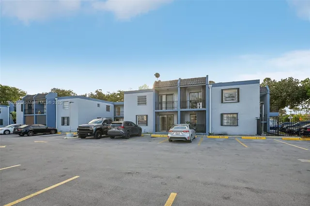 $2,000 | 145 Southwest 30th Court, Unit 108B, Miami, FL 33135