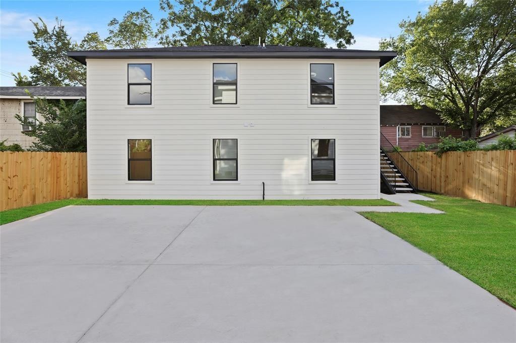 310 Delmar Street, Unit D Houston, TX 77011 - Photo 1 of 13 a house that has a tree in front of it