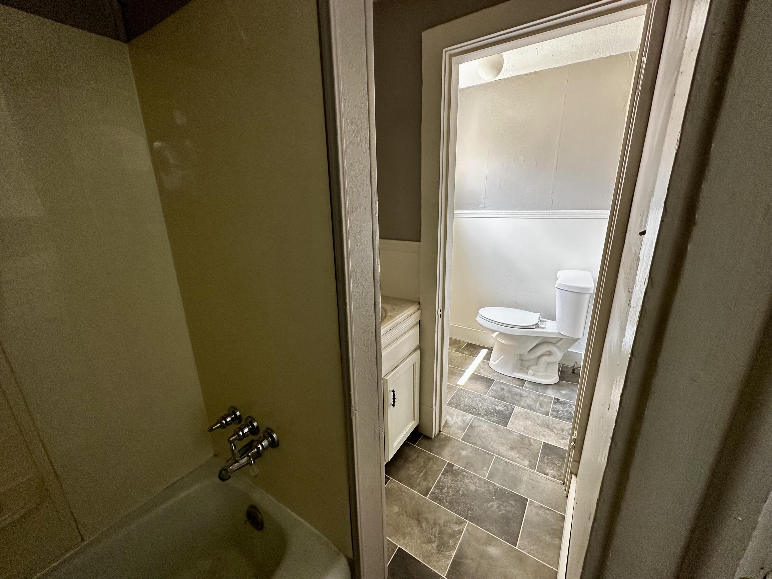 429 Davis Street Kalamazoo, MI 49007 - Photo 12 of 35 Unit 3 Bath #1