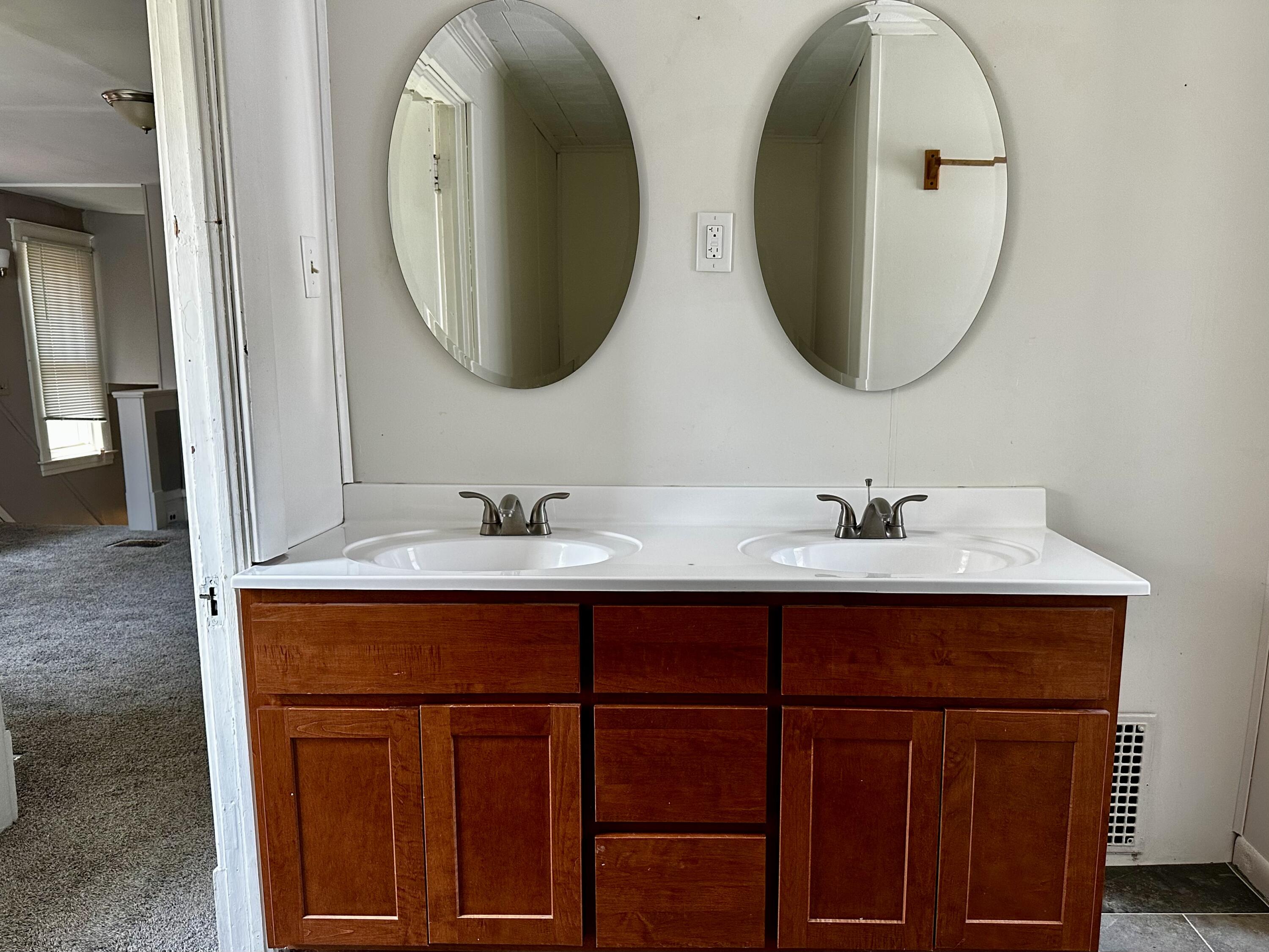 429 Davis Street Kalamazoo, MI 49007 - Photo 17 of 35 Unit 2 Bath