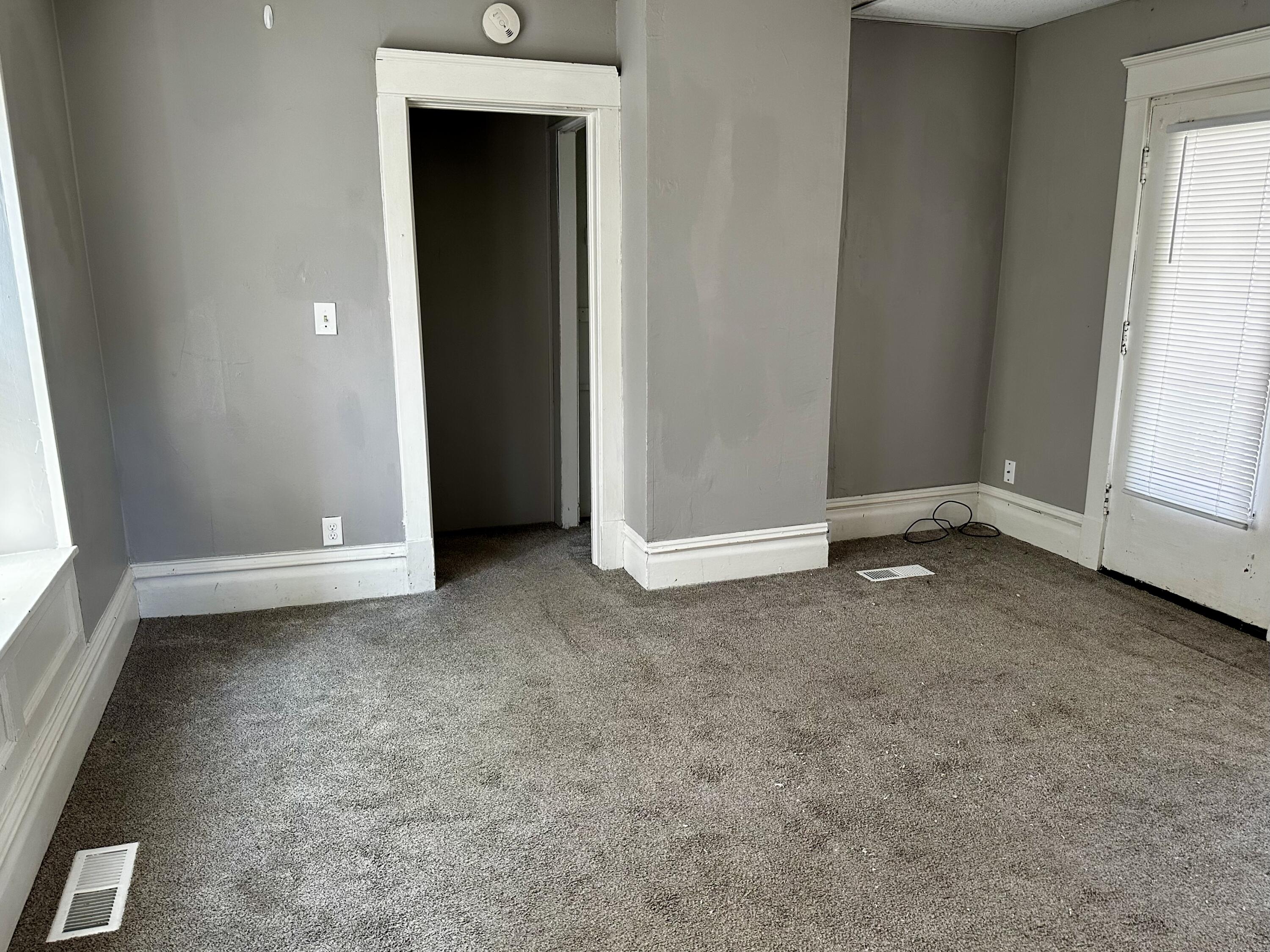 429 Davis Street Kalamazoo, MI 49007 - Photo 8 of 35 Unit 3 Living