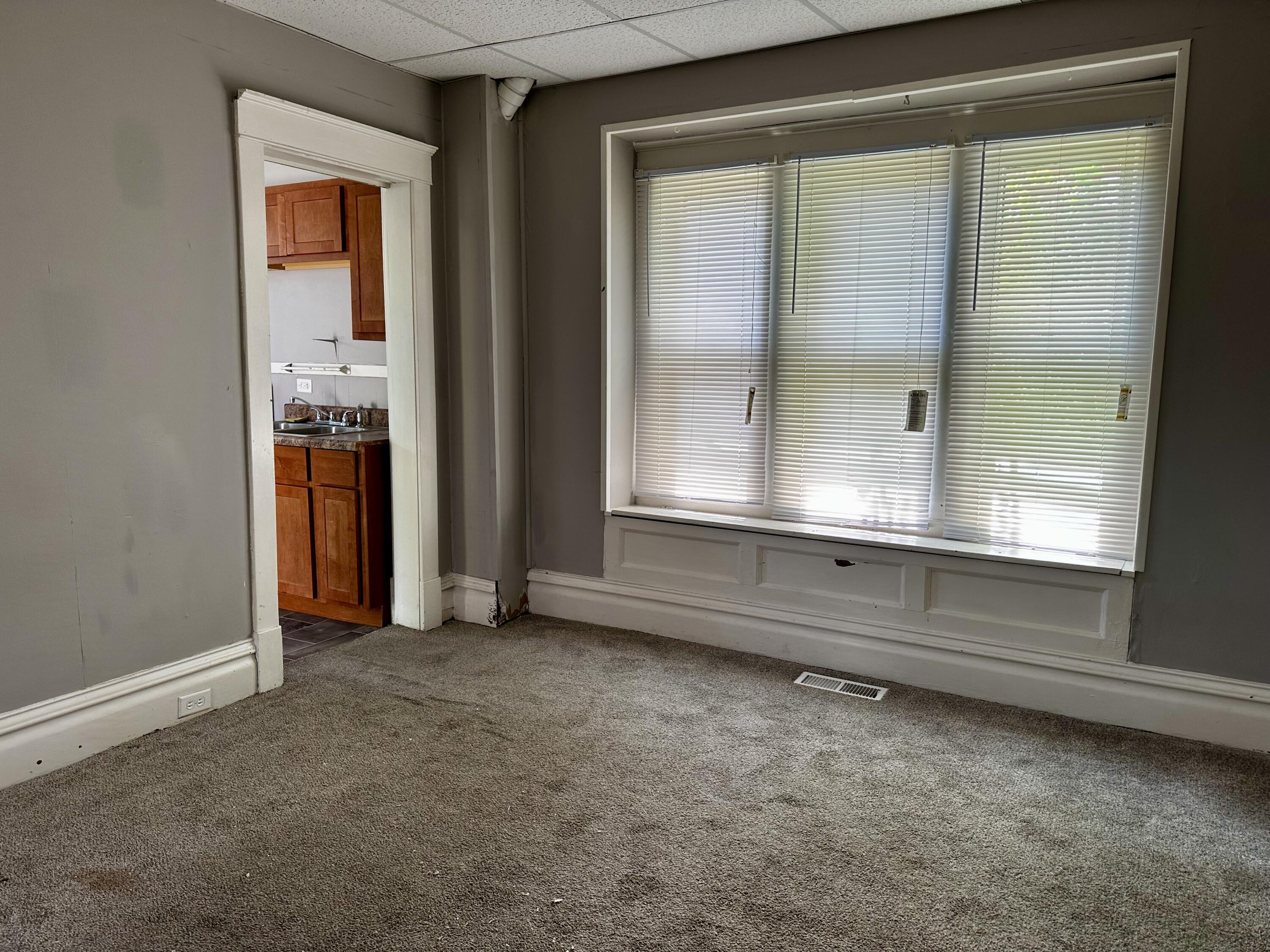 429 Davis Street Kalamazoo, MI 49007 - Photo 9 of 35 Unit 3 Living (2)