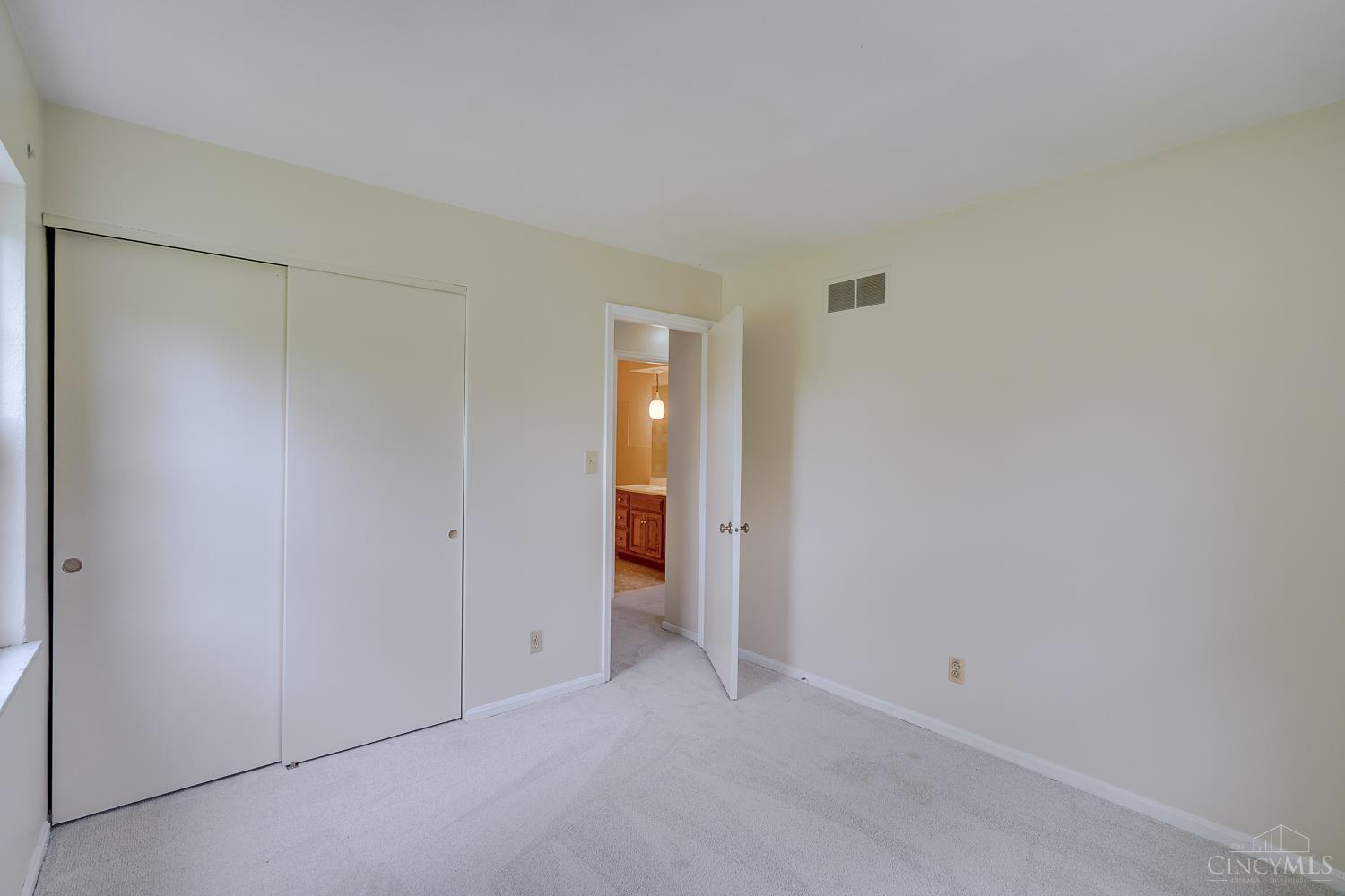 6584 Taylor Road Cincinnati, OH 45248 - Photo 24 of 35