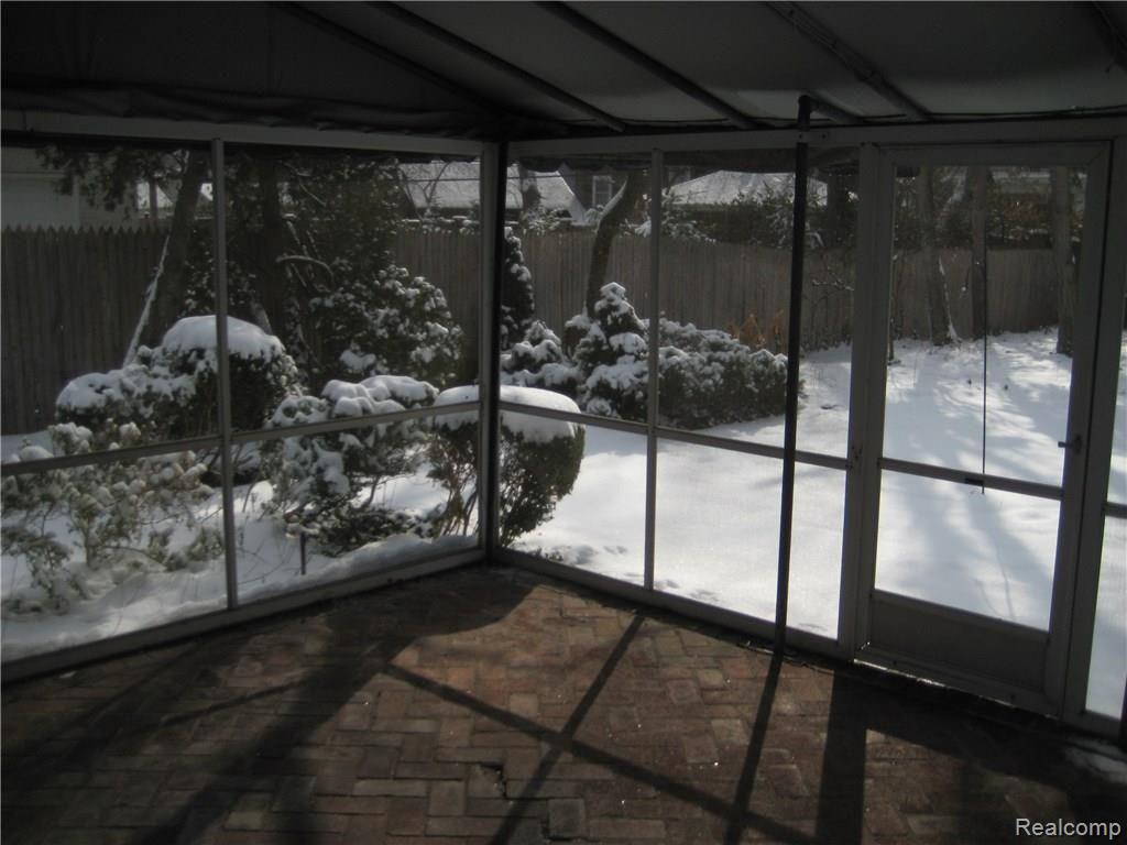 121 Lewiston Road Grosse Pointe, MI 48236 - Photo 14 of 14 IMG_1237.JPG