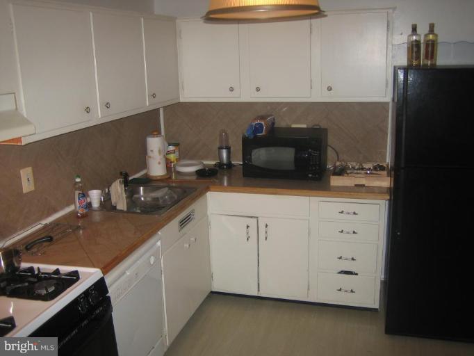 3616 Rusty Rock Road Randallstown, MD 21133 - Photo 6 of 15 Kitchen