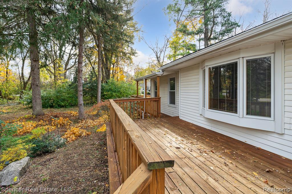 140 South Rochester Road Oakland, MI 48363 - Photo 4 of 39
