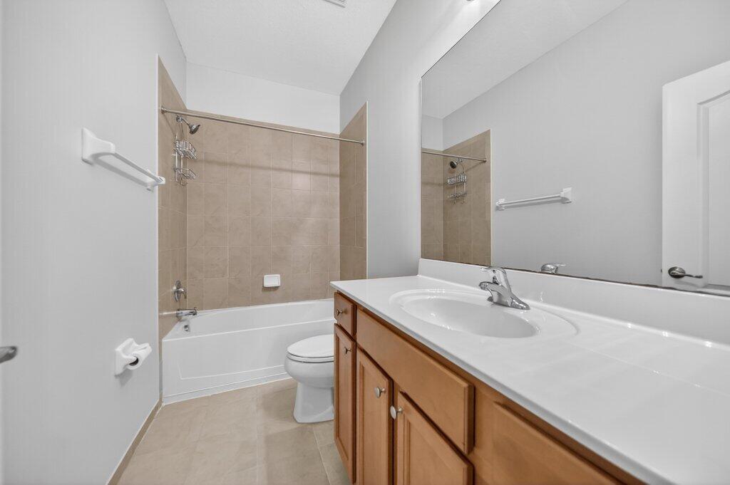 9515 Southwest Otter Lane Stuart, FL 34997 - Photo 13 of 27 guestbath1.jpg-SMALL