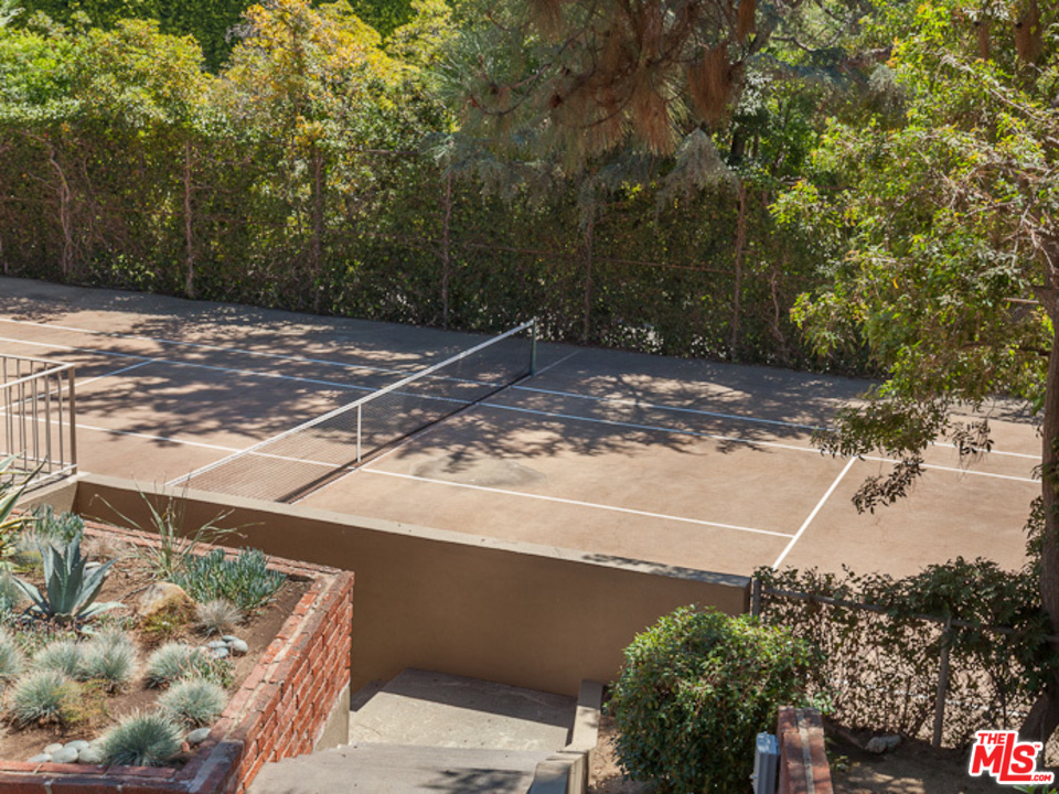 1035 Summit Drive Beverly Hills, CA 90210 - Photo 20 of 30