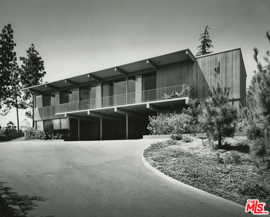 1035 Summit Drive Beverly Hills, CA 90210 - Photo 3 of 30