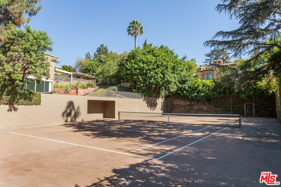 1035 Summit Drive Beverly Hills, CA 90210 - Photo 22 of 30