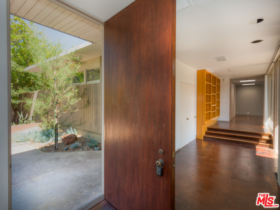 1035 Summit Drive Beverly Hills, CA 90210 - Photo 7 of 30